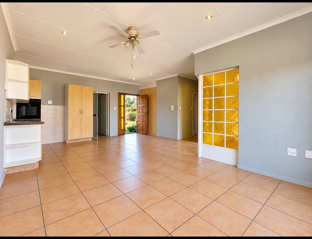 2 BEDROOM RETIREMENT UNIT FOR SALE IN THREE RIVERS EAST